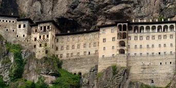Eine Reise mit einem Mietwagen nach Trabzon: Sumela Kloster!